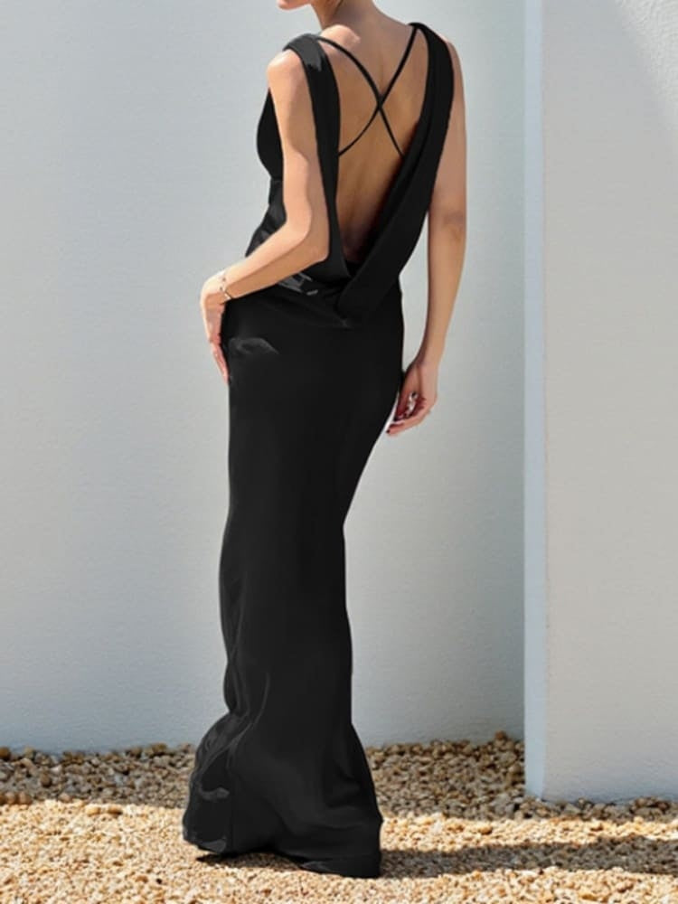 Elegantes Abendkleid mit tiefem Wasserfallausschnitt